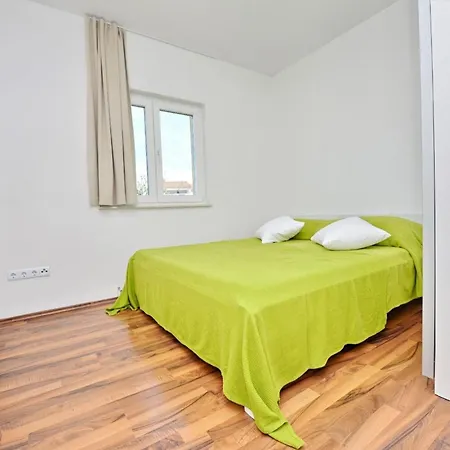 Ferienhaus In Mit Grill * Pakoštane