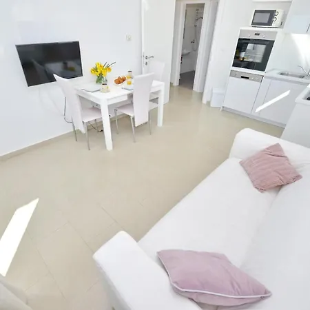Ferienhaus In Mit Grill Pakoštane