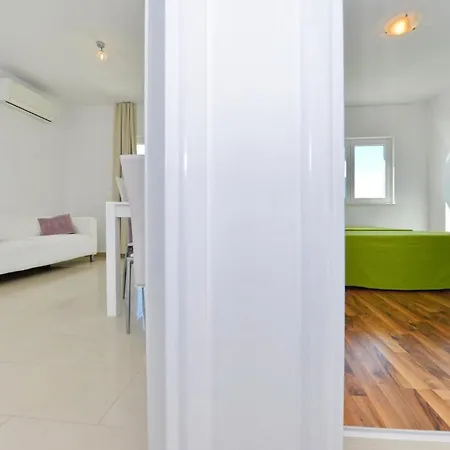 Ferienhaus In Mit Grill Pakoštane